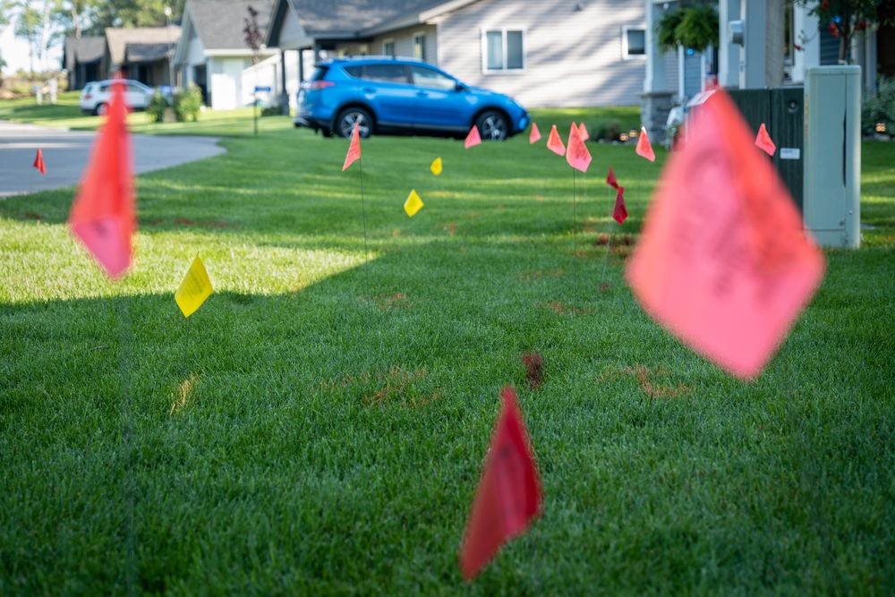 Warning,Flags,On,The,Green,Grass,Of,A,Residential,Lawn,