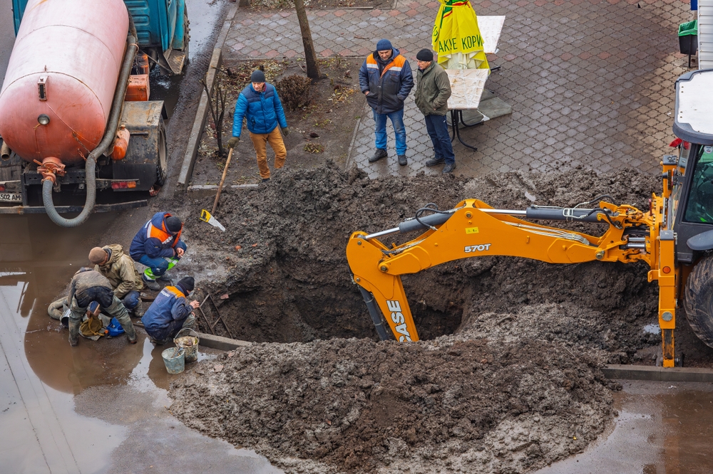 Ukraine,,Romny,,December,24,,2024:,A,Group,Of,Workers,Repair