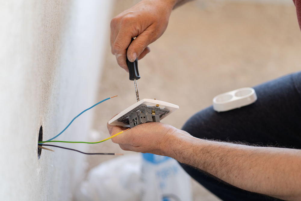 Close,Up,On,Hands,Of,Caucasian,Man,Electrician,Holding,Screwdriver